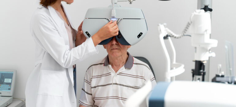 Smart TV vs Cataract Surgery: Understanding the Differences and Impact on Eye Health
